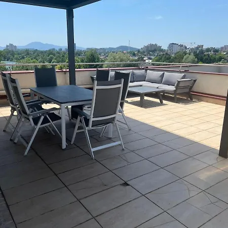 דירה Stunning Terrace